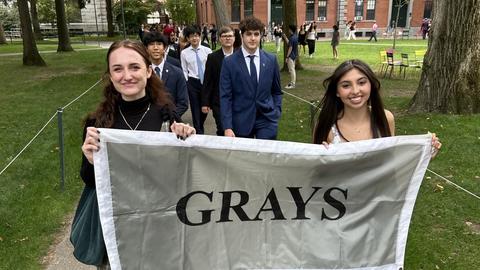 2 veteran students hold Grays Banner.