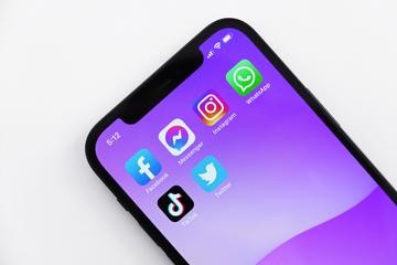 Social Media Apps on iPhone by Jeremy Bezanger on Unsplash