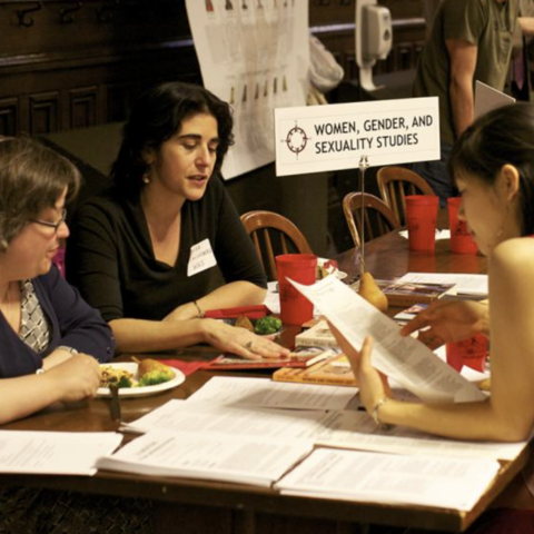 Students at Academic Advising Fair in Annenberg Hall