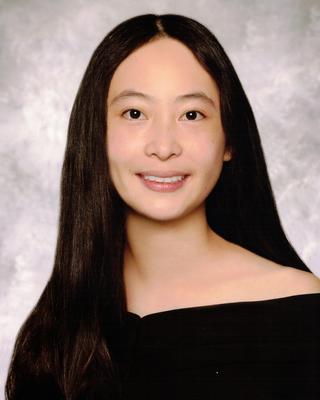 A headshot of Elena Luo.