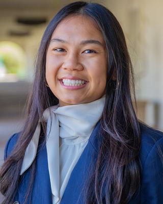 A headshot of Shaye Phung.